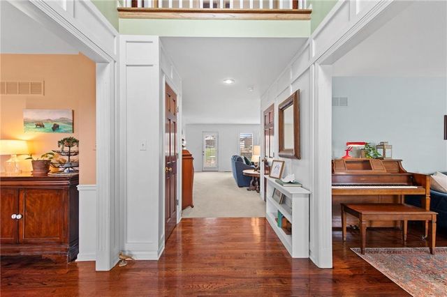 2800 SW Twincreek Court, Blue Springs, MO 64015