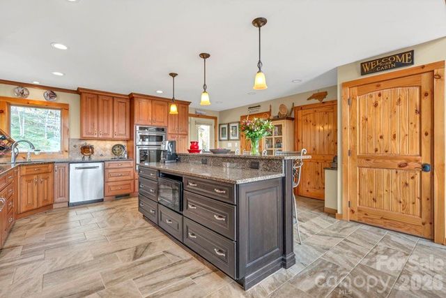 7054 Grandview Circle, Newland, NC 28657