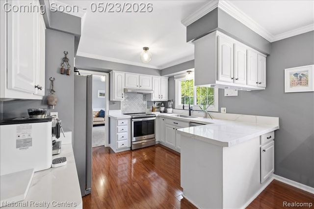 42054 Baintree Circle, Northville, MI 48168