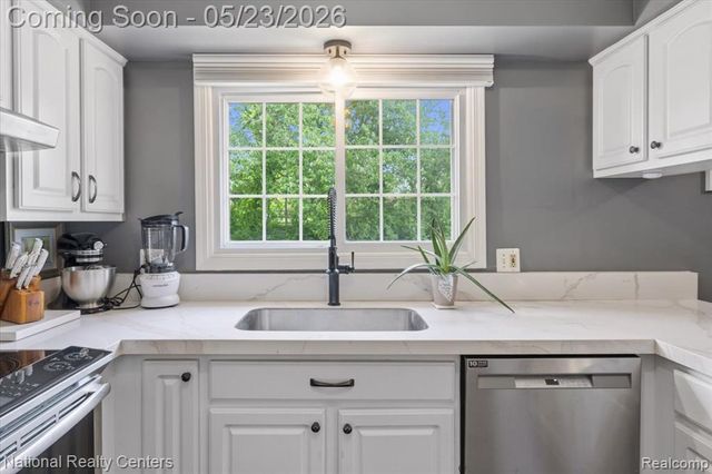 42054 Baintree Circle, Northville, MI 48168
