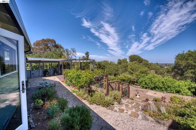 140 Sheridan Way, Woodside, CA 94062