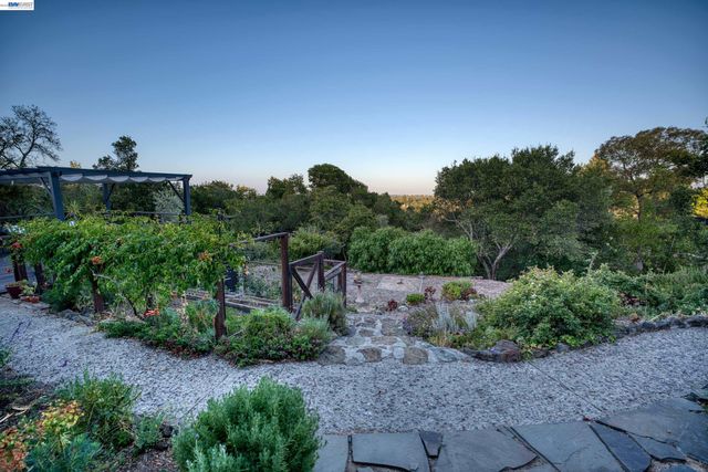 140 Sheridan Way, Woodside, CA 94062