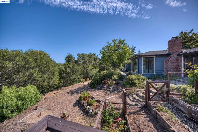 140 Sheridan Way, Woodside, CA 94062