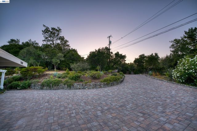 140 Sheridan Way, Woodside, CA 94062