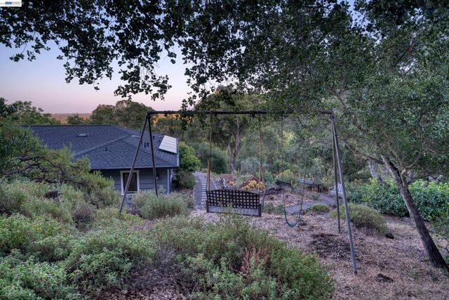 140 Sheridan Way, Woodside, CA 94062