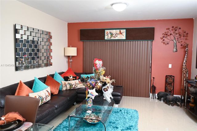 16761 Hemingway Dr, Weston, FL 33326