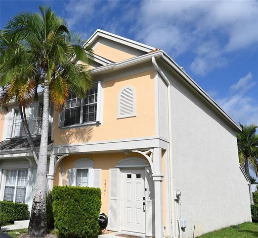 16761 Hemingway Dr, Weston, FL 33326