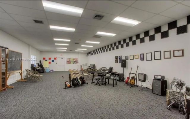 16761 Hemingway Dr, Weston, FL 33326