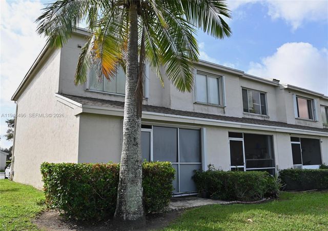 16761 Hemingway Dr, Weston, FL 33326