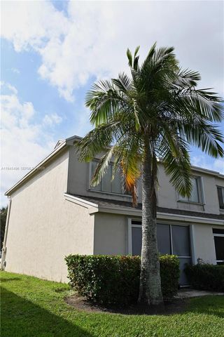 16761 Hemingway Dr, Weston, FL 33326