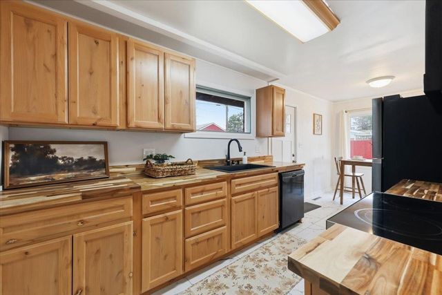 1808 W Kiernan Ave, Spokane, WA 99205