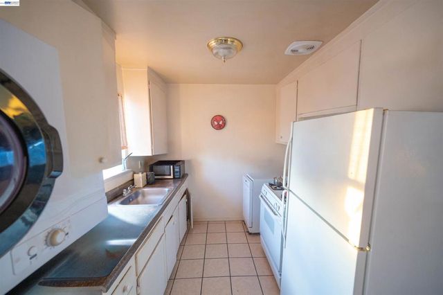 7401 7411 Hillside St, Oakland, CA 94605