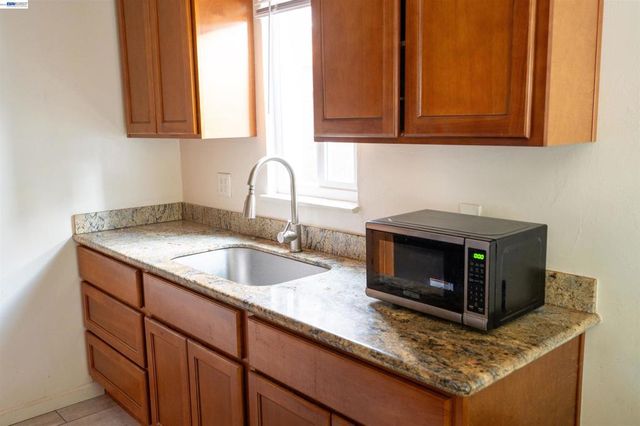 7401 7411 Hillside St, Oakland, CA 94605