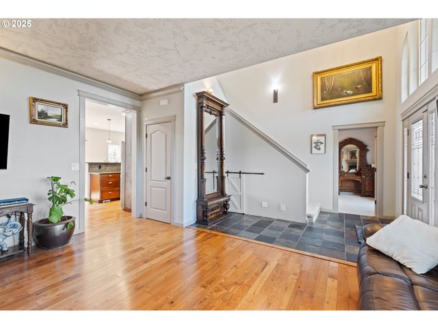 1548 Ne ROCKY RIDGE Dr, Roseburg, OR 97470