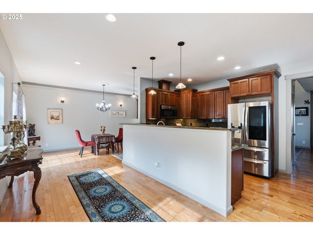 1548 Ne ROCKY RIDGE Dr, Roseburg, OR 97470