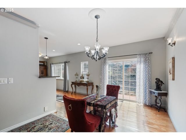 1548 Ne ROCKY RIDGE Dr, Roseburg, OR 97470