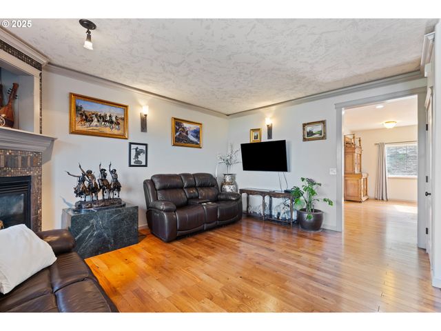 1548 Ne ROCKY RIDGE Dr, Roseburg, OR 97470