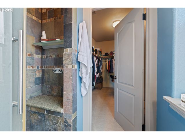 1548 Ne ROCKY RIDGE Dr, Roseburg, OR 97470