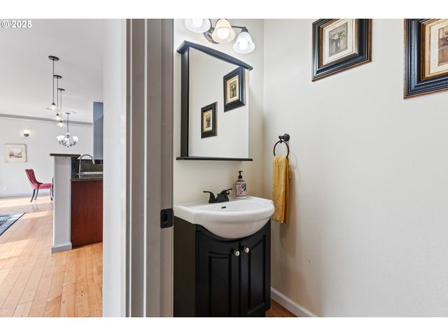 1548 Ne ROCKY RIDGE Dr, Roseburg, OR 97470