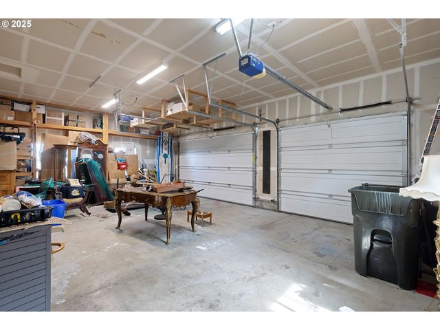 1548 Ne ROCKY RIDGE Dr, Roseburg, OR 97470