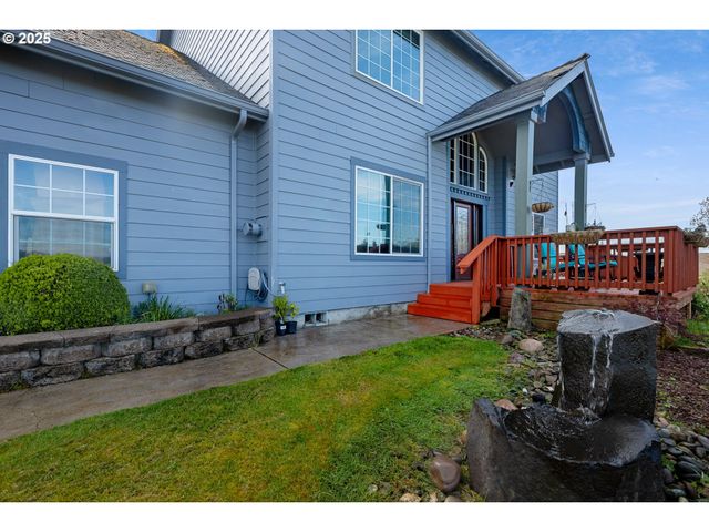 1548 Ne ROCKY RIDGE Dr, Roseburg, OR 97470