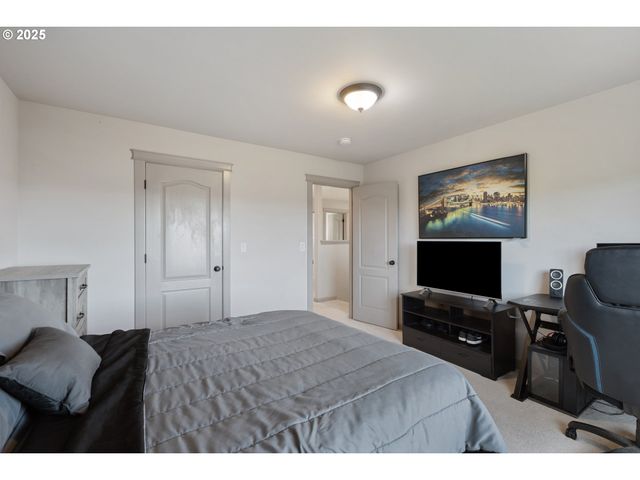 1548 Ne ROCKY RIDGE Dr, Roseburg, OR 97470