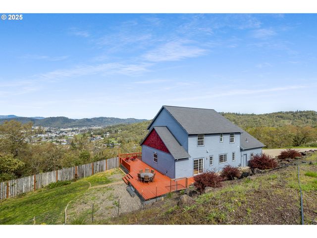 1548 Ne ROCKY RIDGE Dr, Roseburg, OR 97470