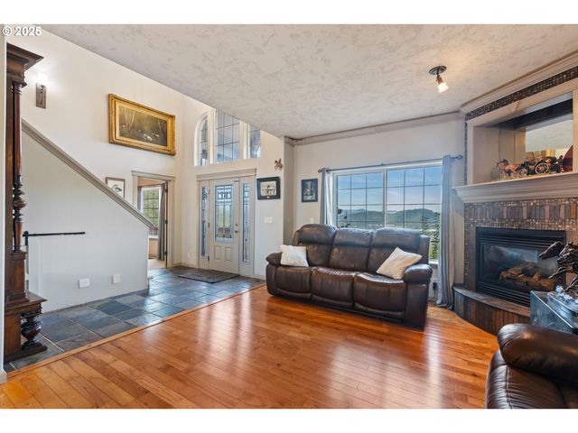 1548 Ne ROCKY RIDGE Dr, Roseburg, OR 97470