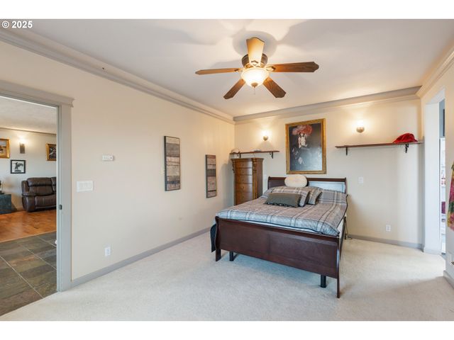 1548 Ne ROCKY RIDGE Dr, Roseburg, OR 97470