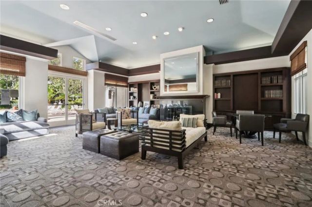 2253 Martin 321, Irvine, CA 92612