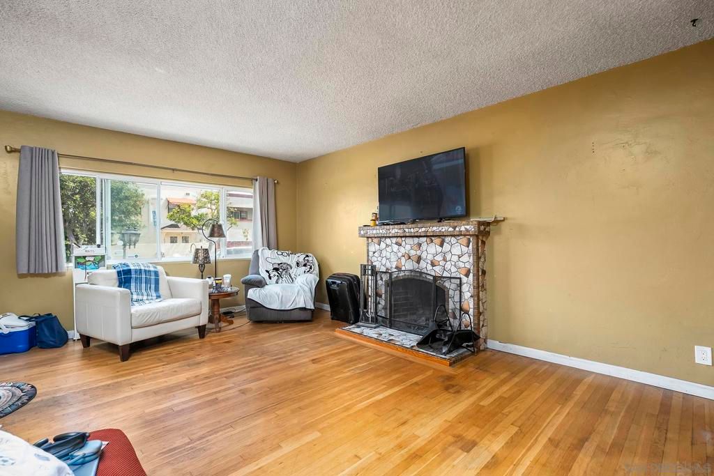 Image 2 of property listing at 3271 Monroe Ave, San Diego, CA 92116