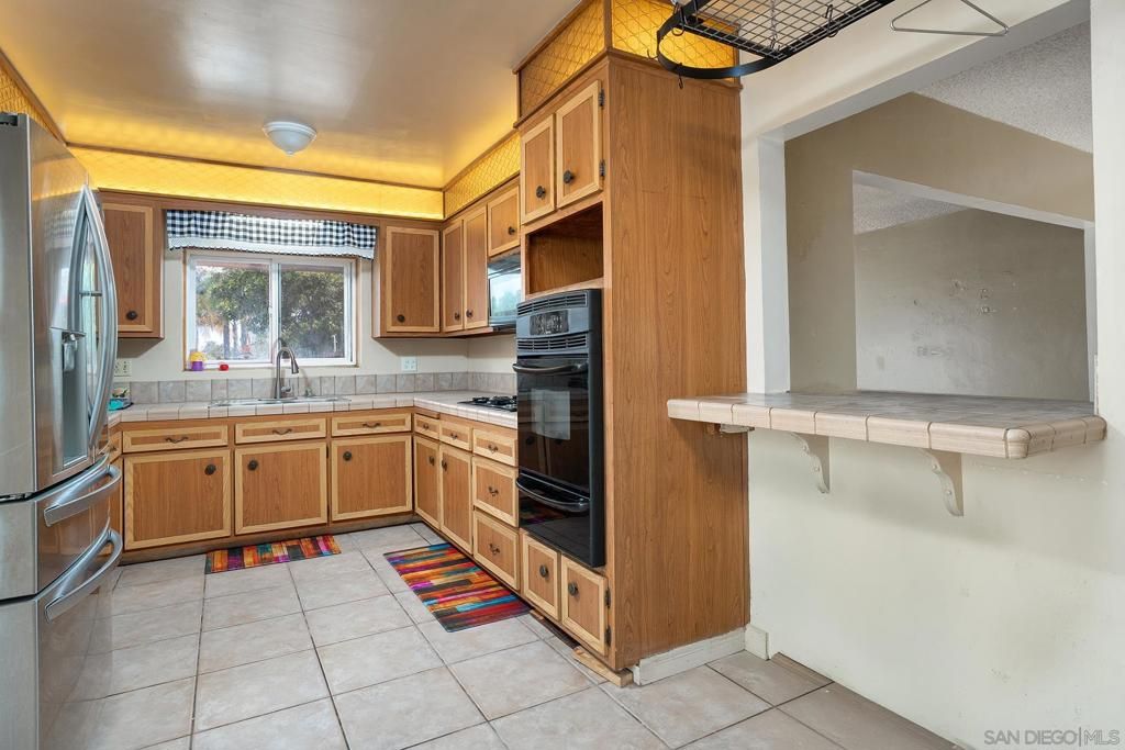 Image 6 of property listing at 3271 Monroe Ave, San Diego, CA 92116