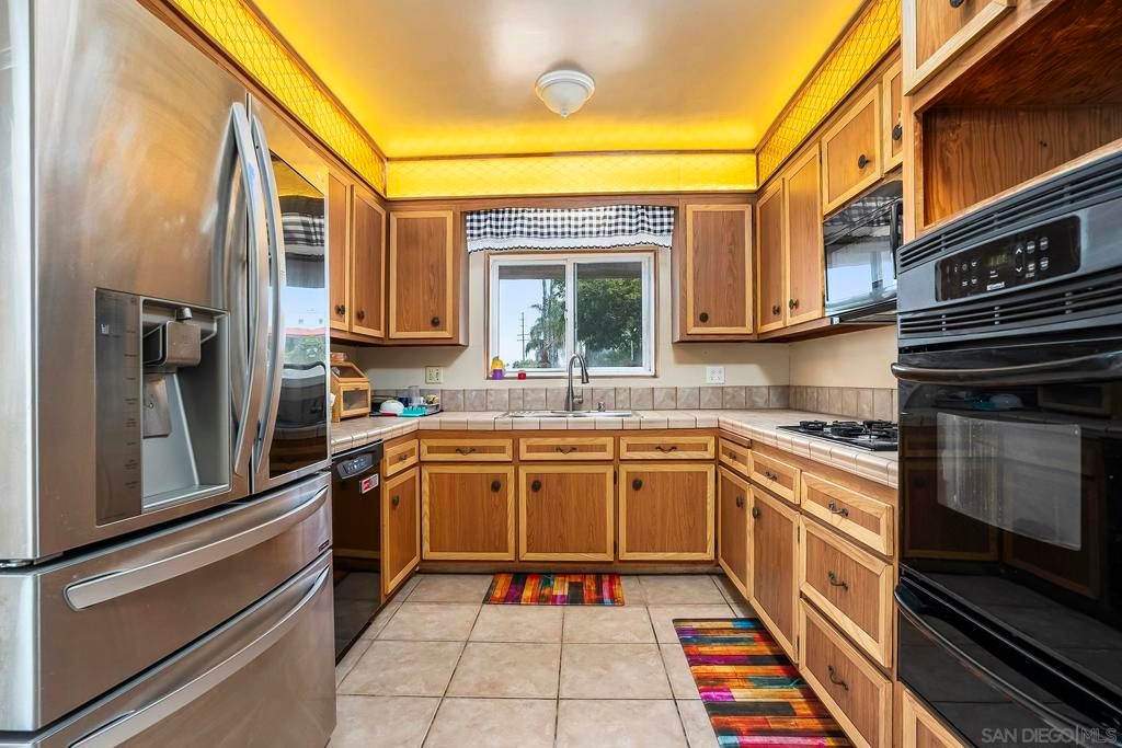 Image 7 of property listing at 3271 Monroe Ave, San Diego, CA 92116