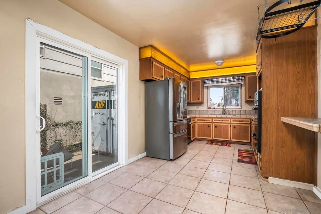 Image 8 of property listing at 3271 Monroe Ave, San Diego, CA 92116