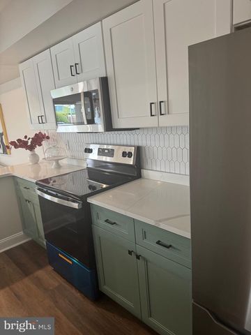 422 PARK PL, Cherry Hill, NJ 08002