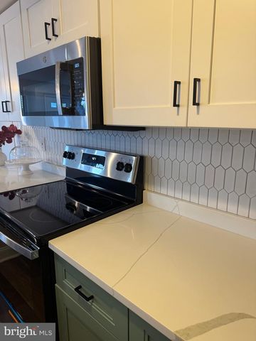 422 PARK PL, Cherry Hill, NJ 08002