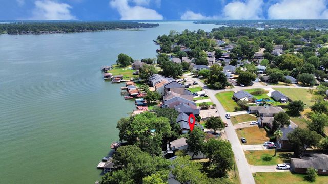 854 Lake View Drive, Montgomery, TX 77356
