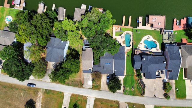 854 Lake View Drive, Montgomery, TX 77356