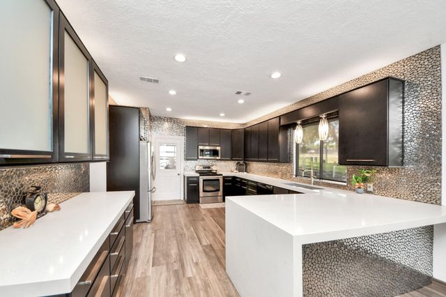 854 Lake View Drive, Montgomery, TX 77356