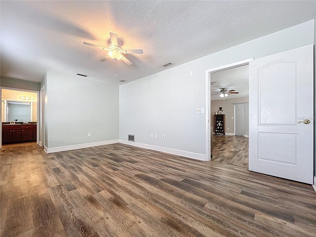 Image 3 of property listing at 7710 RIVERDALE DRIVE, New Port Richey, FL 34653