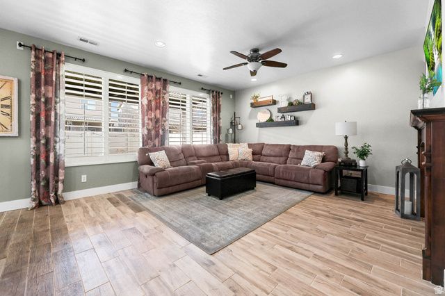 947 ELIZABETH DR, North Salt Lake, UT 84054