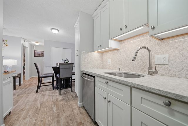 303 Pawtucket Blvd 14, Lowell, MA 01854