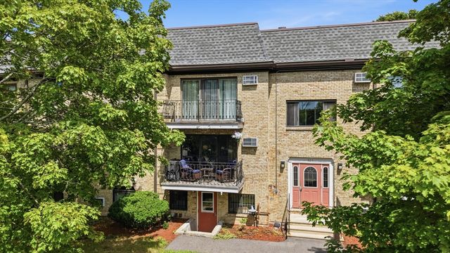 303 Pawtucket Blvd 14, Lowell, MA 01854