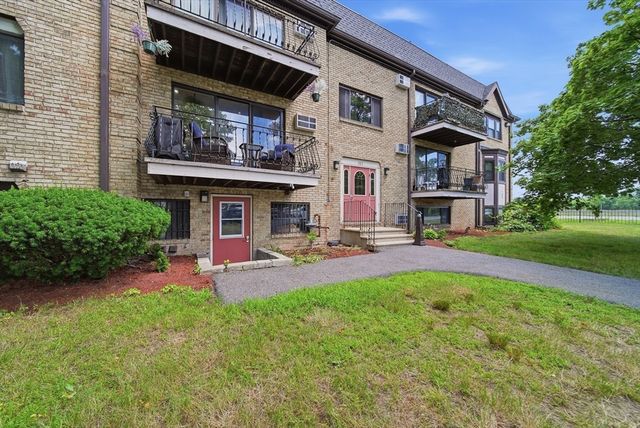 303 Pawtucket Blvd 14, Lowell, MA 01854
