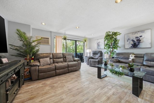 303 Pawtucket Blvd 14, Lowell, MA 01854