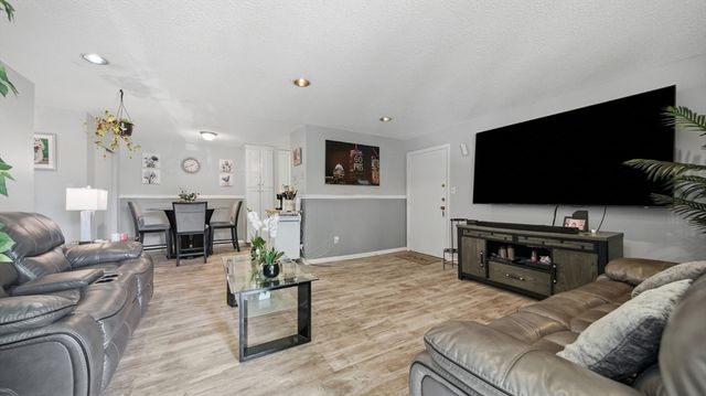 303 Pawtucket Blvd 14, Lowell, MA 01854