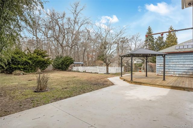 50 Bayview Avenue, East Islip, NY 11730