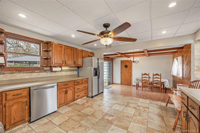 50 Bayview Avenue, East Islip, NY 11730