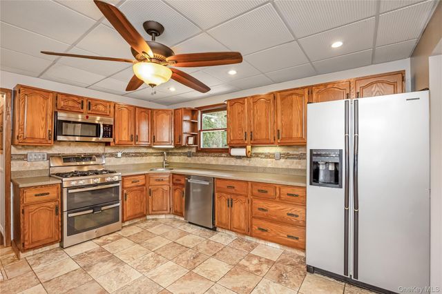 50 Bayview Avenue, East Islip, NY 11730