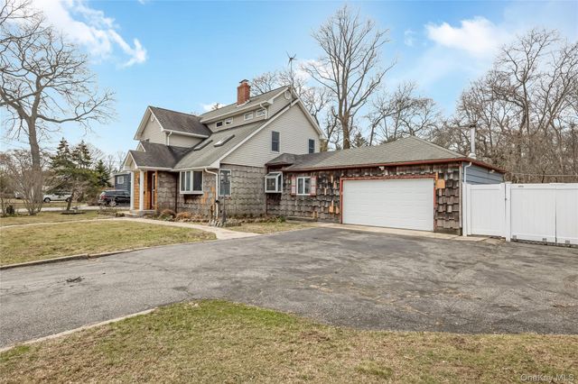 50 Bayview Avenue, East Islip, NY 11730